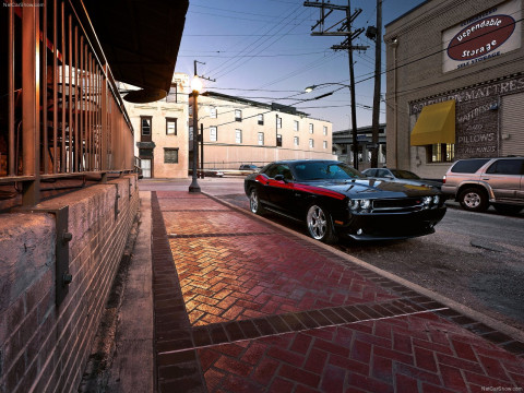 Dodge Challenger RT фото