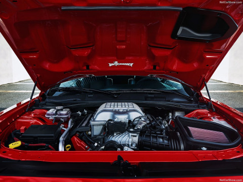 Dodge Challenger SRT фото