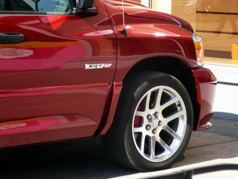 Dodge Ram SRT-10 фото