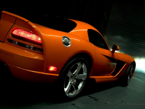 Dodge Viper SRT фото
