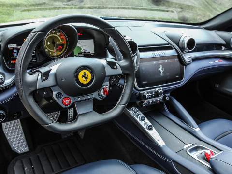 Ferrari GTC4Lusso фото