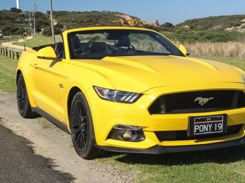 Ford Mustang GT Convertible фото