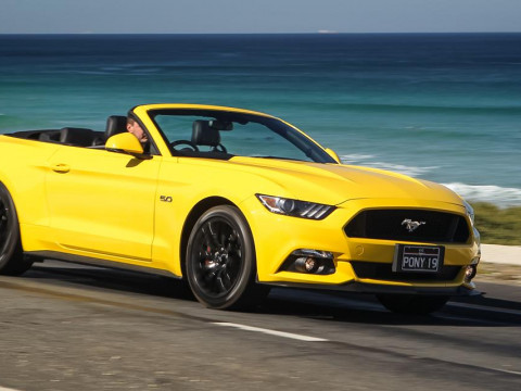 Ford Mustang GT Convertible фото