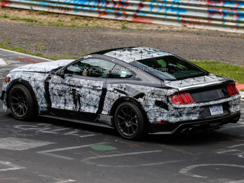 Ford Mustang SVT фото