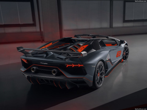 Lamborghini Aventador фото