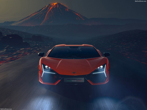 Lamborghini Revuelto фото