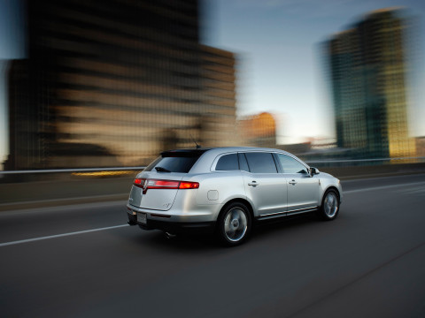 Lincoln MKT фото