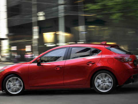 Mazda 3 Hybrid фото