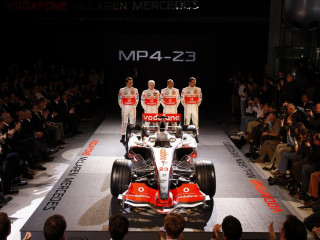 McLaren MP4-23 фото