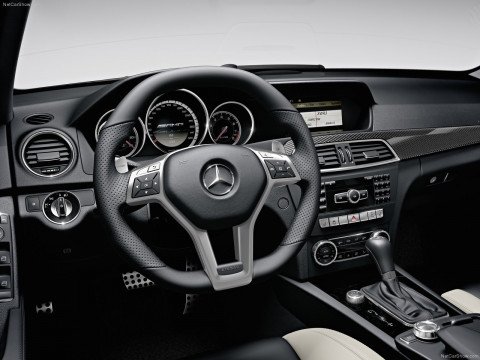 Mercedes-Benz C63 AMG фото