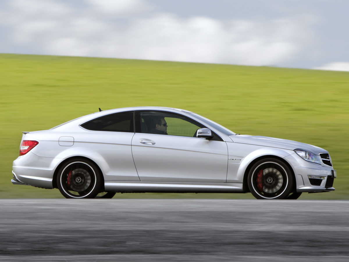 Mercedes-Benz C63 AMG Coupe фото 100078