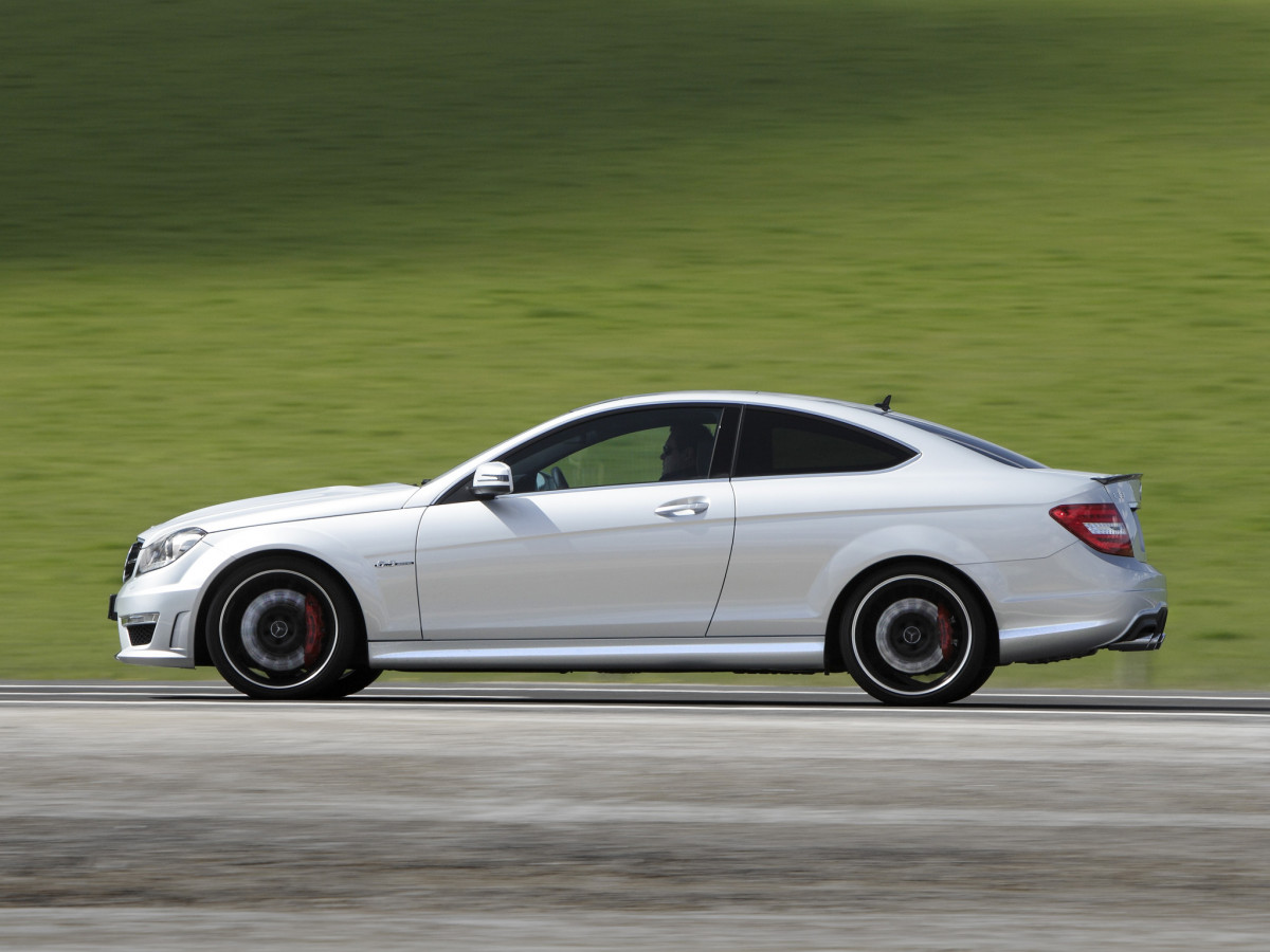 Mercedes-Benz C63 AMG Coupe фото 100079