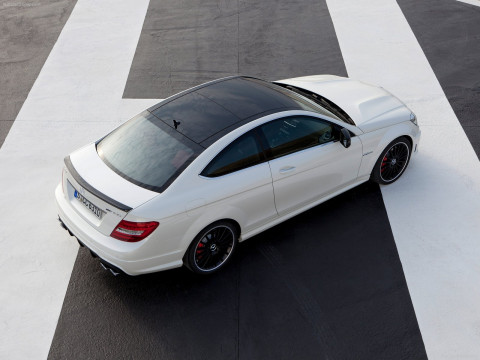 Mercedes-Benz C63 AMG Coupe фото