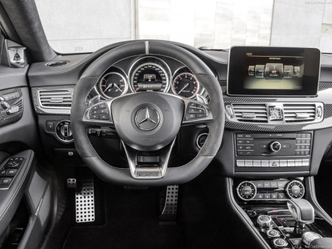 Mercedes-Benz CLS63 AMG фото
