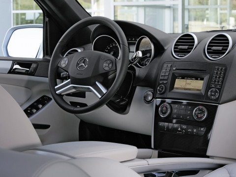 Mercedes-Benz M-Class фото