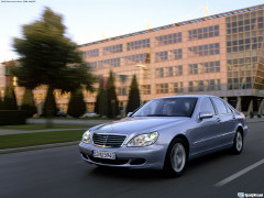 Mercedes-Benz S-Class фотогалерея: фото высокого качества | фотографии авто на Авторынок.ру Вся панель торпедо обшита