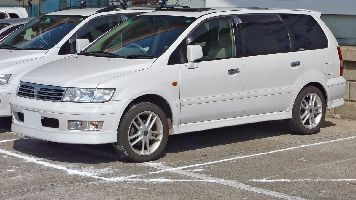 Mitsubishi Chariot фото 110127