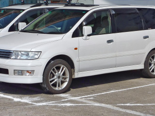 Mitsubishi Chariot фото