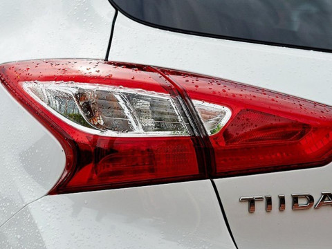 Nissan Tiida фото