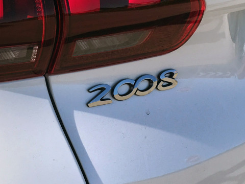 Peugeot 2008 фото