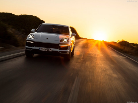 Porsche Cayenne Turbo фото