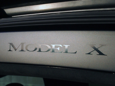 Tesla Model X фото