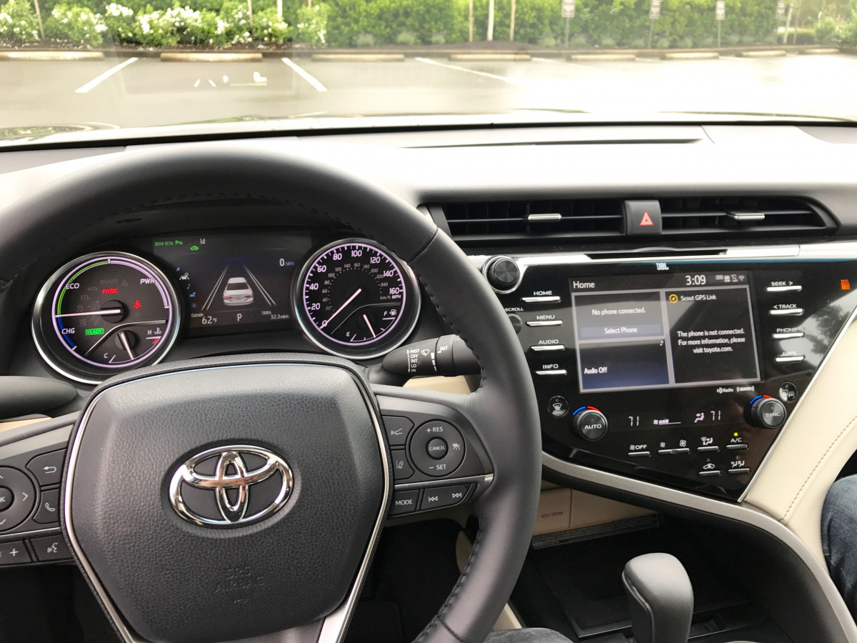 Toyota Camry Hybrid фото 184925