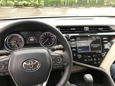 Toyota Camry Hybrid фото