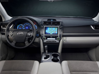 Toyota Camry Hybrid фото