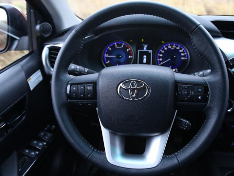 Toyota Hilux фото
