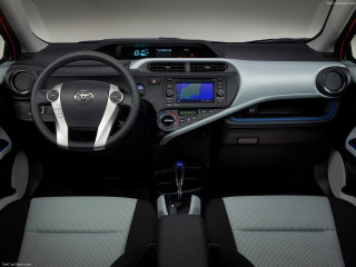 Toyota Prius C фото