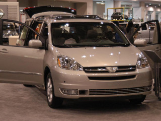 Toyota Sienna фото