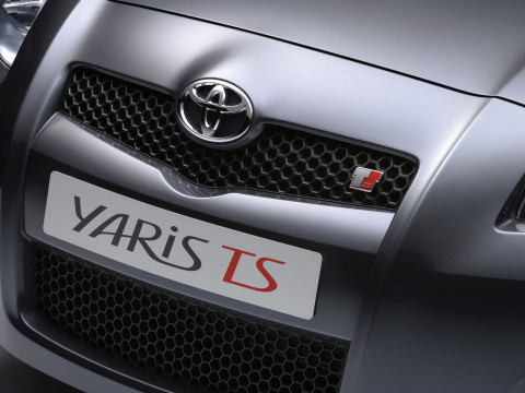Toyota Yaris фото