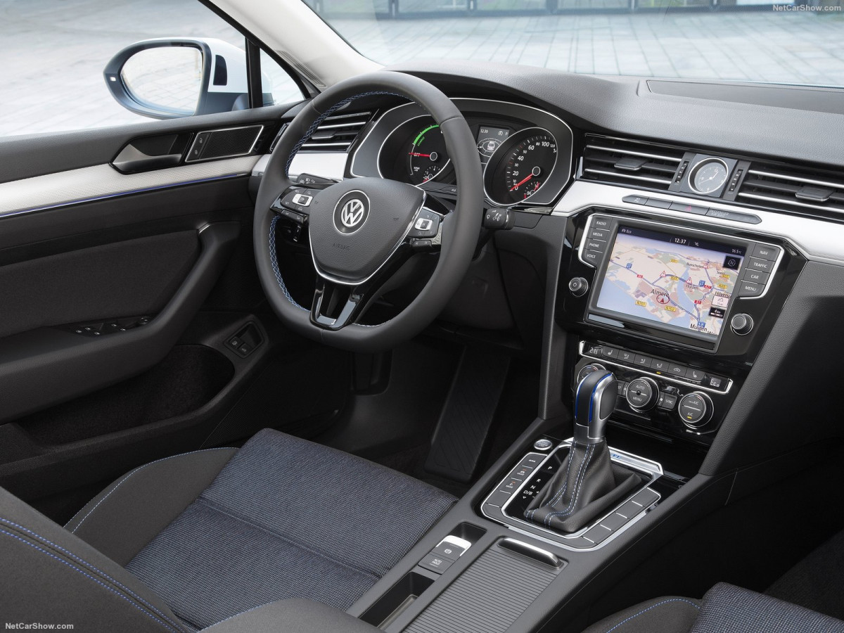 Volkswagen Passat GTE фото 152689