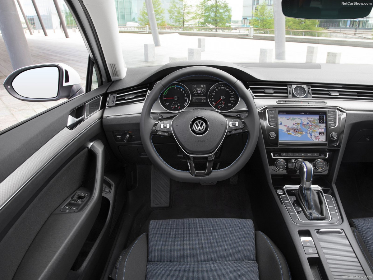 Volkswagen Passat GTE фото 152692