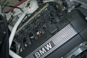 Двигатель - самый сложный агрегат гоночного автомобиля. Для "Команды BMW Россия" их строит немец - Бернд Кройцмюллер