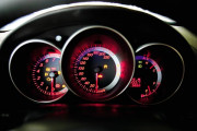 Mazda 3 Приборы Mazda впечатляют очень эффектной двухцветной подсветкой. А как вам разметка спидометра?