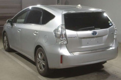 Мини-вэн Toyota Prius 