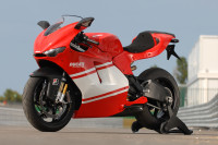 Ducati_Desmosedici_R-3.jpg