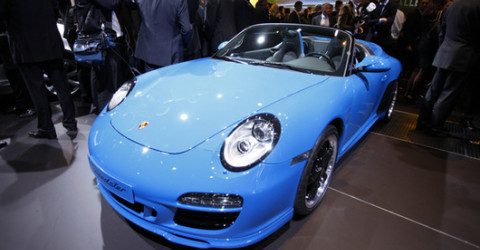 Porsche 911 Speedster в Париже в чистом синем