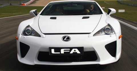 Lexus готовит к выпуску открытый суперкар LFA и компактный кроссовер