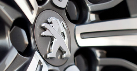 К семейству Peugeot 208 добавится новая машина