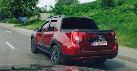 Dacia: пикап Duster с 2-ой кабиной засекли на дорогах Румынии