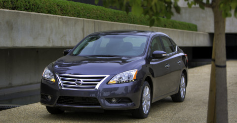 Nissan чем побыстрее распродает автомобили Tiida и Sentra