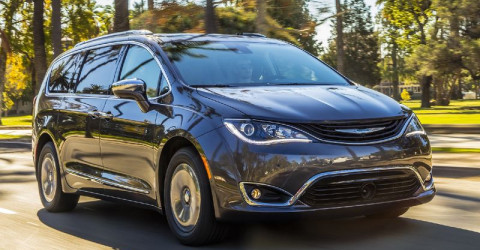 В Chrysler готовятся к представлению первого в мире электроминивэна