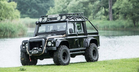 Land Rover Defender Джеймса Бонда продадут на аукционе