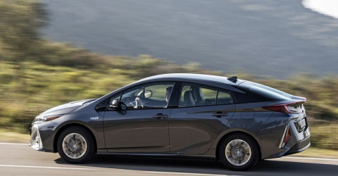 Компания Toyota отзывает Prius в России