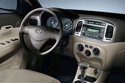 Hyundai представила гибридный Accent