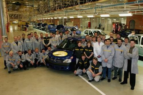 C конвейера завода Renault в Москве сошел 10 000-тысячный Logan