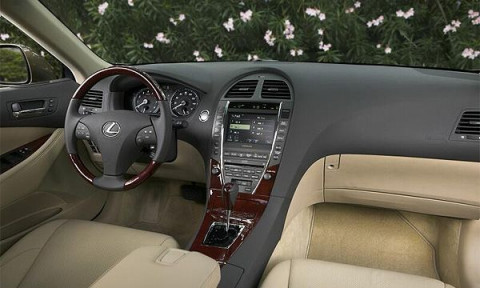 Lexus ES 350 - всё для удобства водителя
